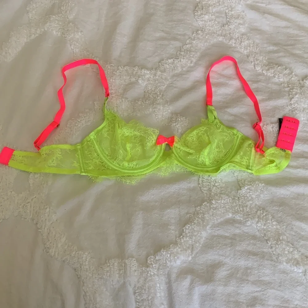 Neon bra! - Picture 2 of 2